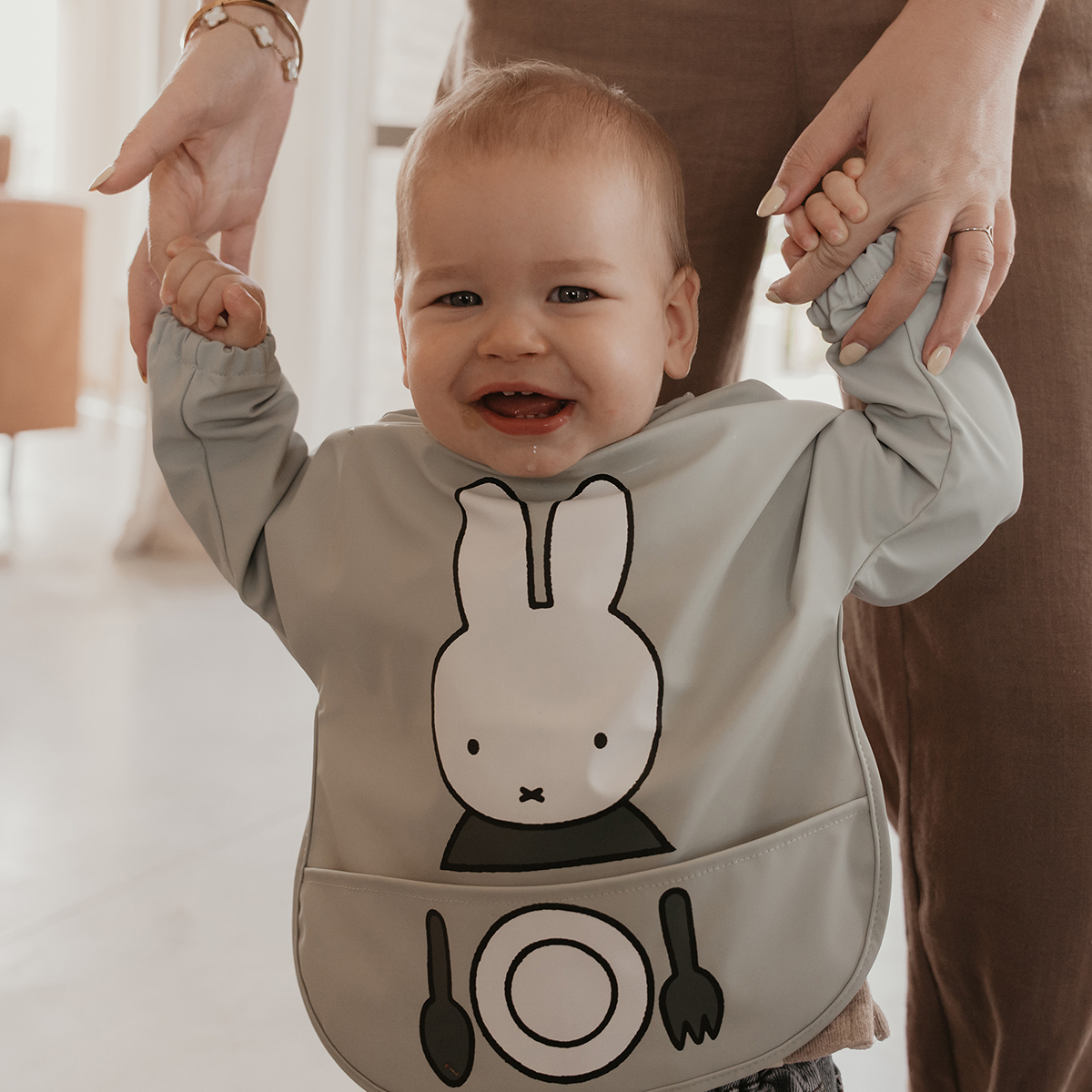 Σαλιάρα με Μανίκια 6+ Μηνών Miffy Koko Green 69-24740 Βρεφικά Σαλιάρες Βρεφικές Spitishop