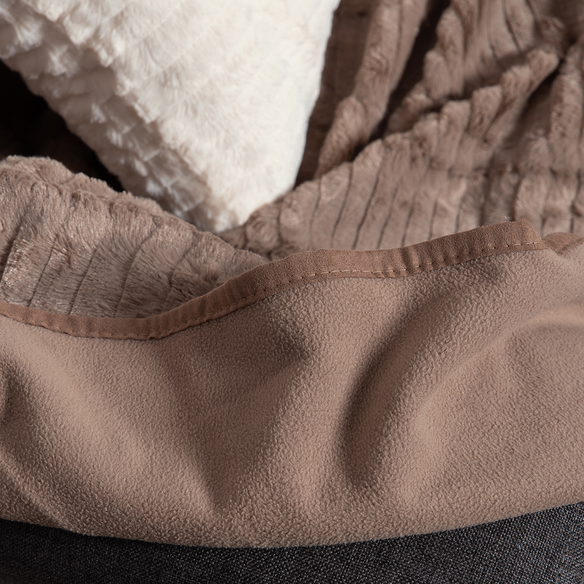 Ριχτάρι Πολυθρόνας Γούνινο (180X180) Silk Fashion Stripe Coffee Λευκά Είδη Σαλονιού Ριχτάρια Καναπέ Γούνινα Spitishop