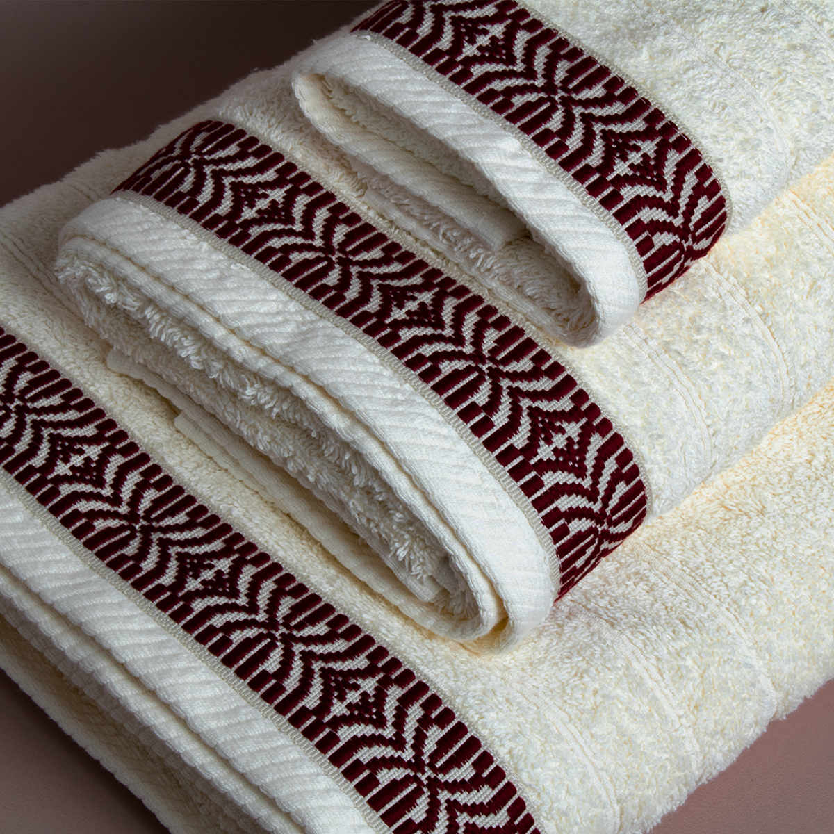 Πετσέτα Προσώπου (50X90) White Fabric Maribelle Red 500Gsm Λευκά Είδη Μπάνιου Πετσέτες Spitishop