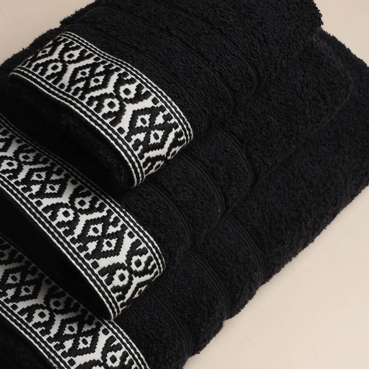 Πετσέτα Σώματος (70X140) White Fabric Maribelle Black 600Gsm Λευκά Είδη Μπάνιου Πετσέτες Spitishop