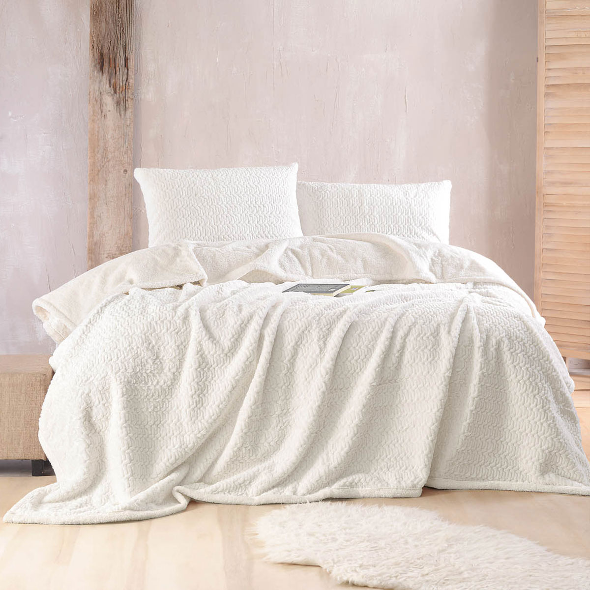 Κουβέρτα Fleece Υπέρδιπλη Με Γουνάκι (220x240) + Διακοσμητικές Μαξιλαροθήκες (Σετ) Rythmos Bliss Λευκό