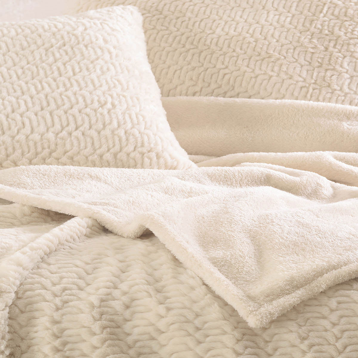 Κουβέρτα Fleece Υπέρδιπλη με Γουνάκι (220X240) + Διακοσμητικές Μαξιλαροθήκες (Σετ) Rythmos Bliss Εκρού Λευκά Είδη Κρεβατοκάμαρας Κουβέρτες Υπέρδιπλες 