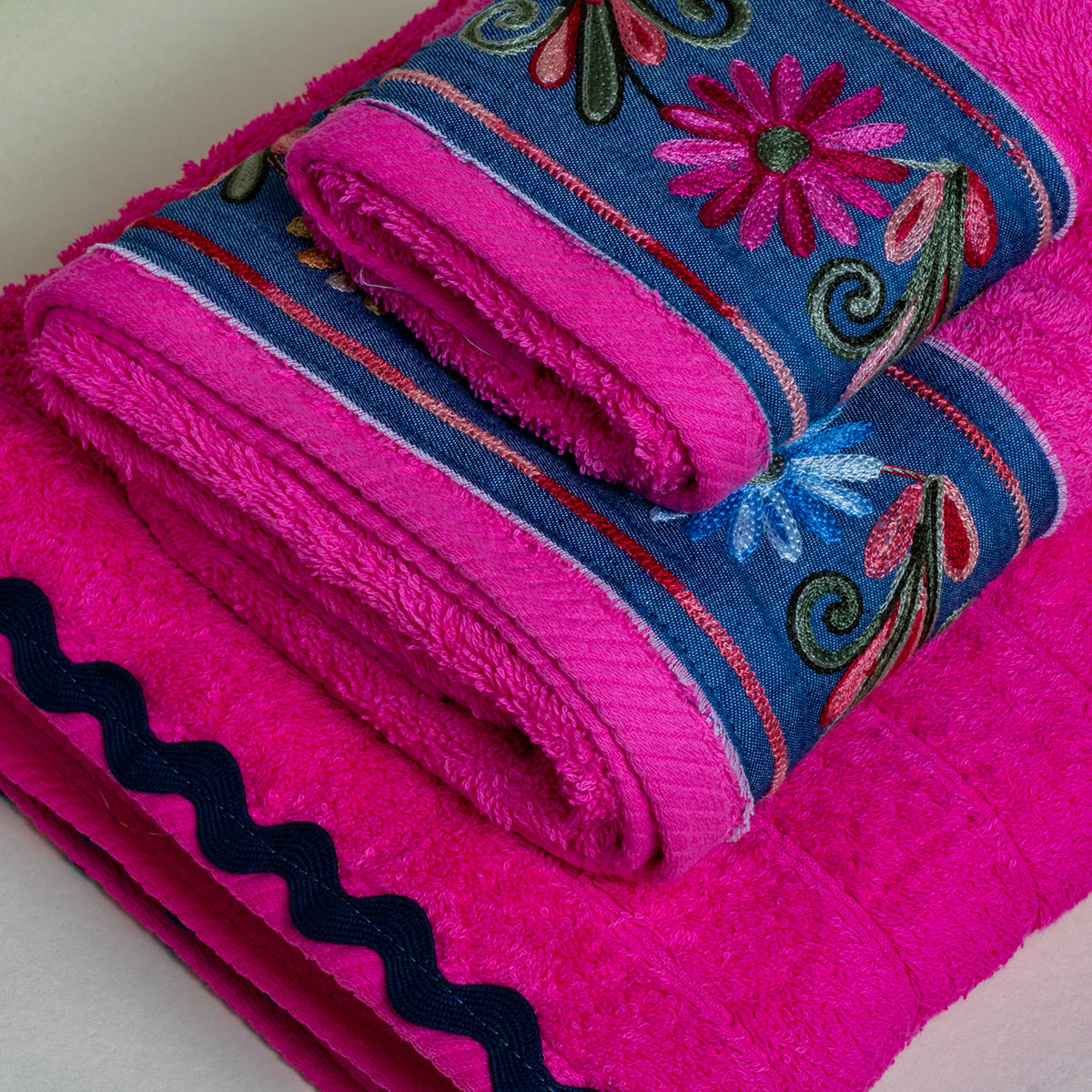 Πετσέτα Προσώπου (50X100) White Fabric Nadine Fuchsia 600Gsm Λευκά Είδη Μπάνιου Πετσέτες Spitishop