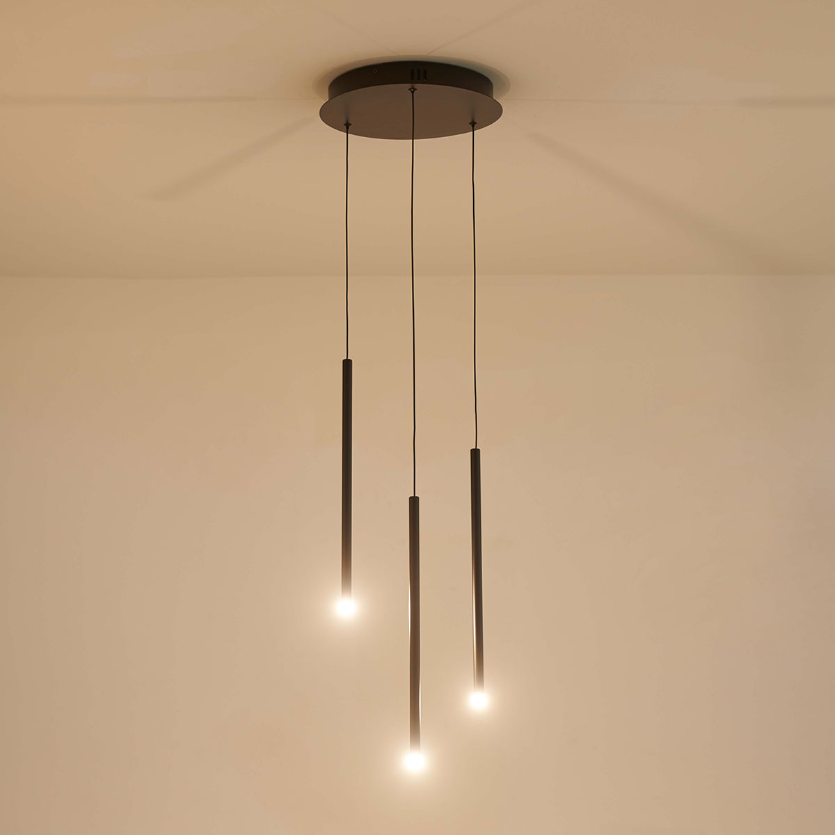 Φωτιστικό Οροφής Τρίφωτο LED Eurolamp Cascade 144-16082