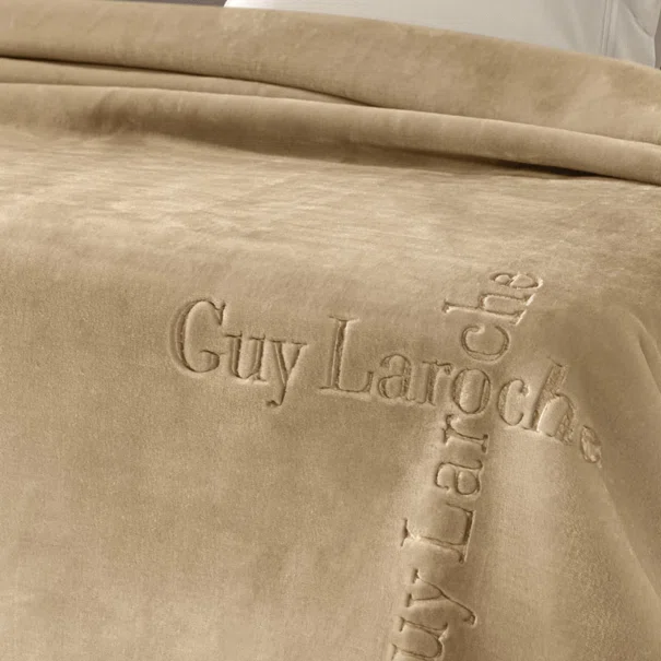 Κουβέρτα Βελουτέ Υπέρδιπλη (220x240) Guy Laroche Logo Almond