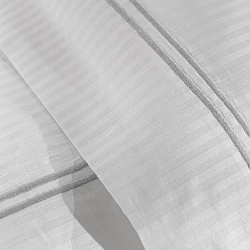 Παπλωματοθήκη Υπέρδιπλη (225X245) Guy Laroche Nice White - L Silver Λευκά Είδη Κρεβατοκάμαρας Παπλωματοθήκες Υπέρδιπλες King Size Spitishop