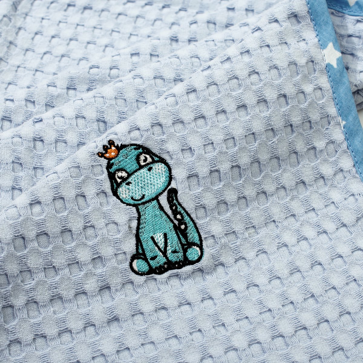 Κουβέρτα Πικέ Κούνιας (100X160) Dimcol Dinosaur 179 Sky Blue Βρεφικά Προίκα Μωρού Κουβέρτες Βρεφικές Καλοκαιρινές Spitishop